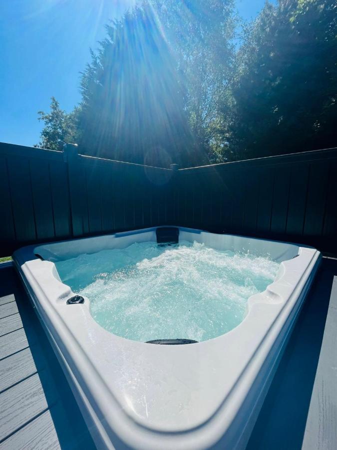 Copse View Lodge With Hot Tub York Exterior foto