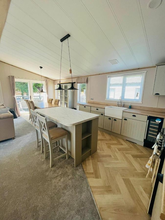 Copse View Lodge With Hot Tub York Exterior foto