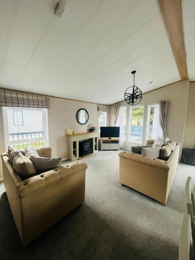Copse View Lodge With Hot Tub York Exterior foto